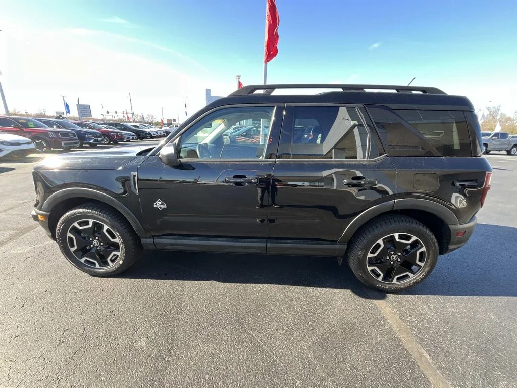 Used 2023 Shadow Black Ford Outer Banks image 4