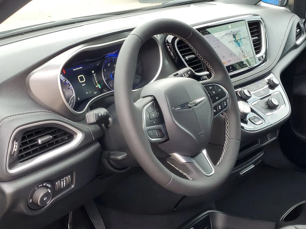 2026 Chrysler Pacifica Select - Photo 9