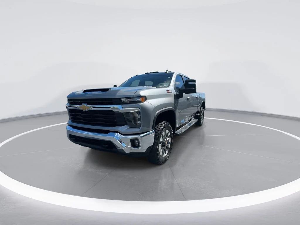 Used 2024 Gray Chevrolet LT image 4