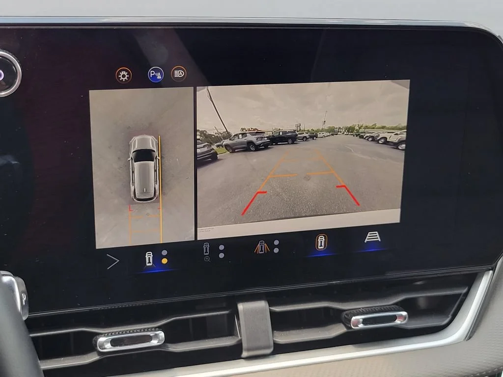 Used 2025 Summit White Chevrolet LT image 24