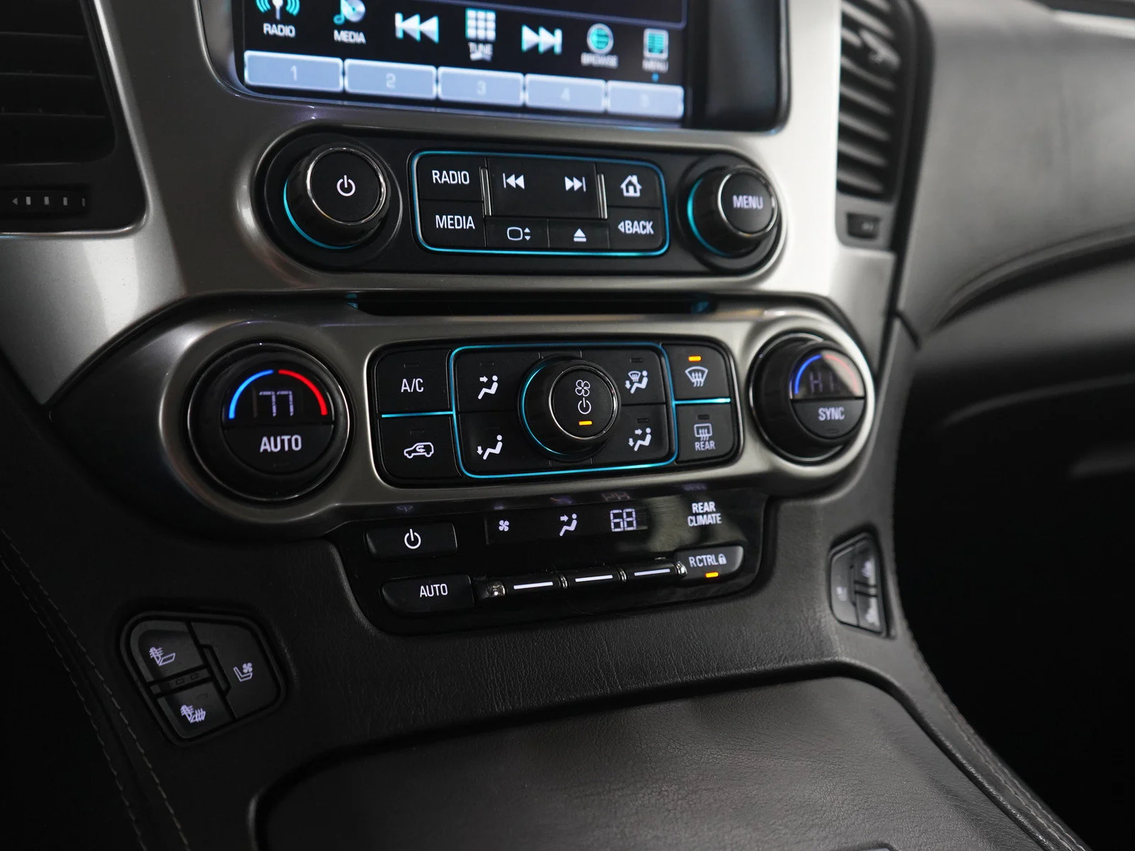 Used 2018 Silver Ice Metallic Chevrolet Premier image 24