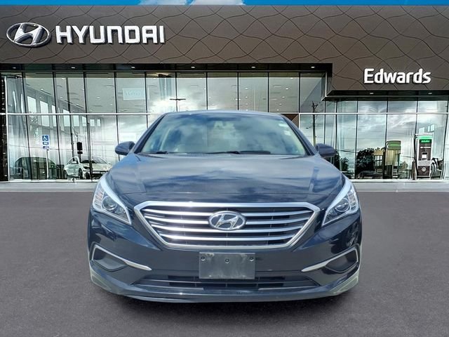 Used 2017 Black Hyundai SE image 3