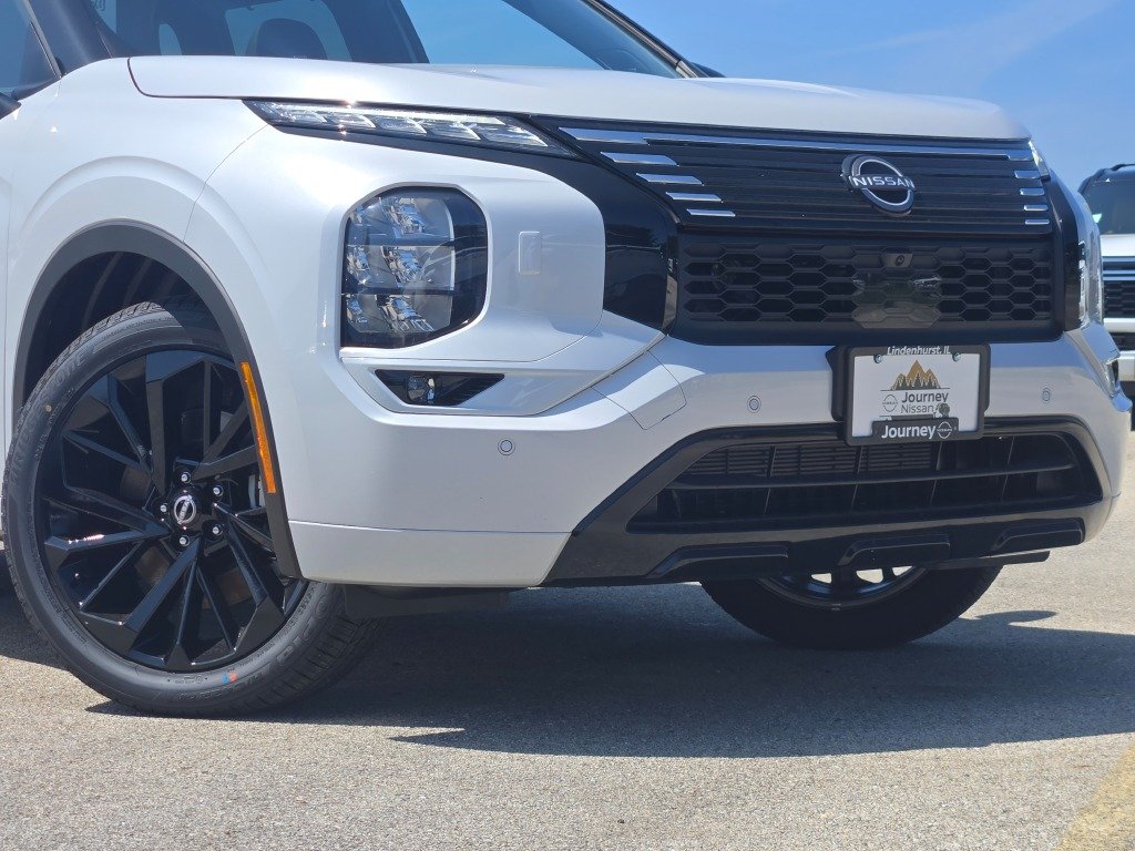 New 2026 White Nissan Platinum image 2