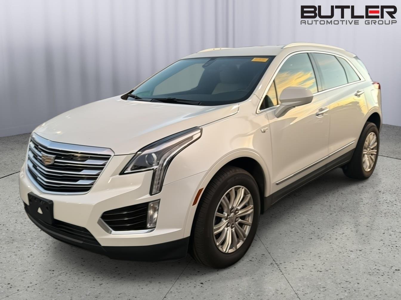 Used 2019 Crystal White Tricoat Cadillac FWD image 1