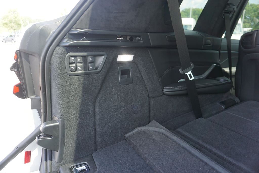 Used 2023 White Metallic BMW xDrive40i image 34