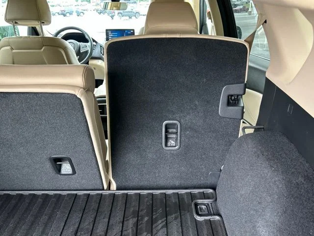 Used 2021  Acura Base image 39