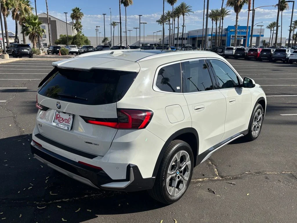 Used 2025 White BMW xDrive28i image 16