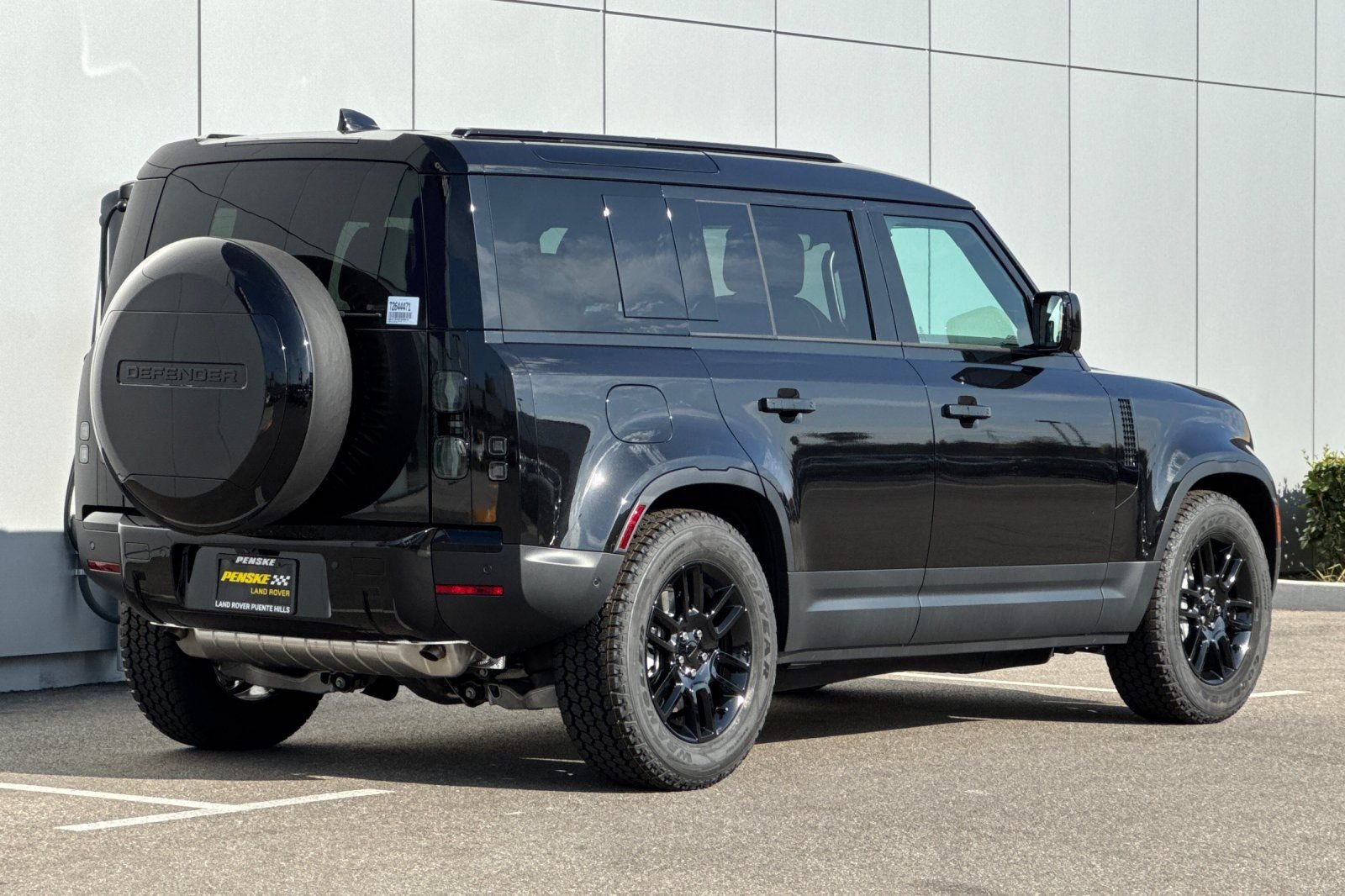New 2026 Santorini Black Land Rover S image 5