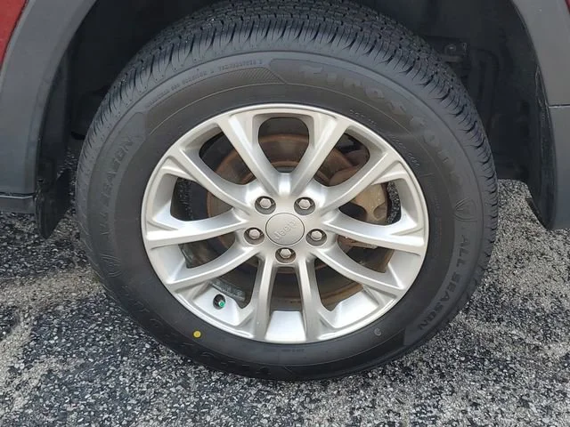 Used 2019 Red Jeep Latitude image 28