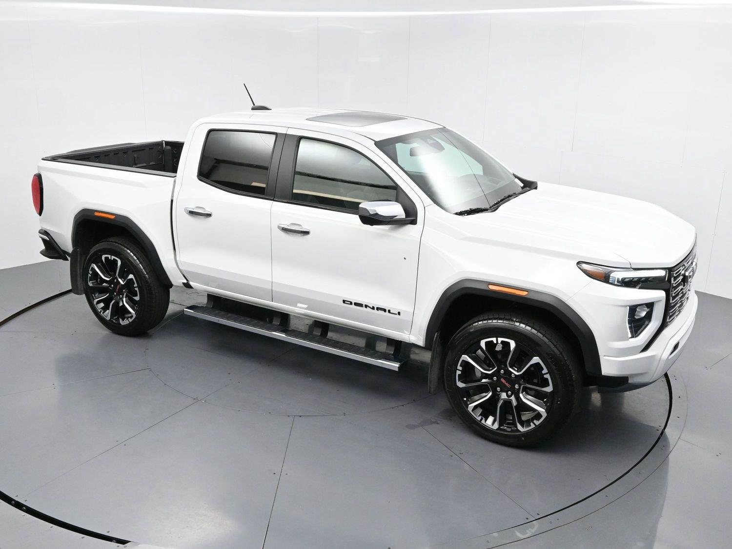 Used 2024 Summit White GMC Denali image 39