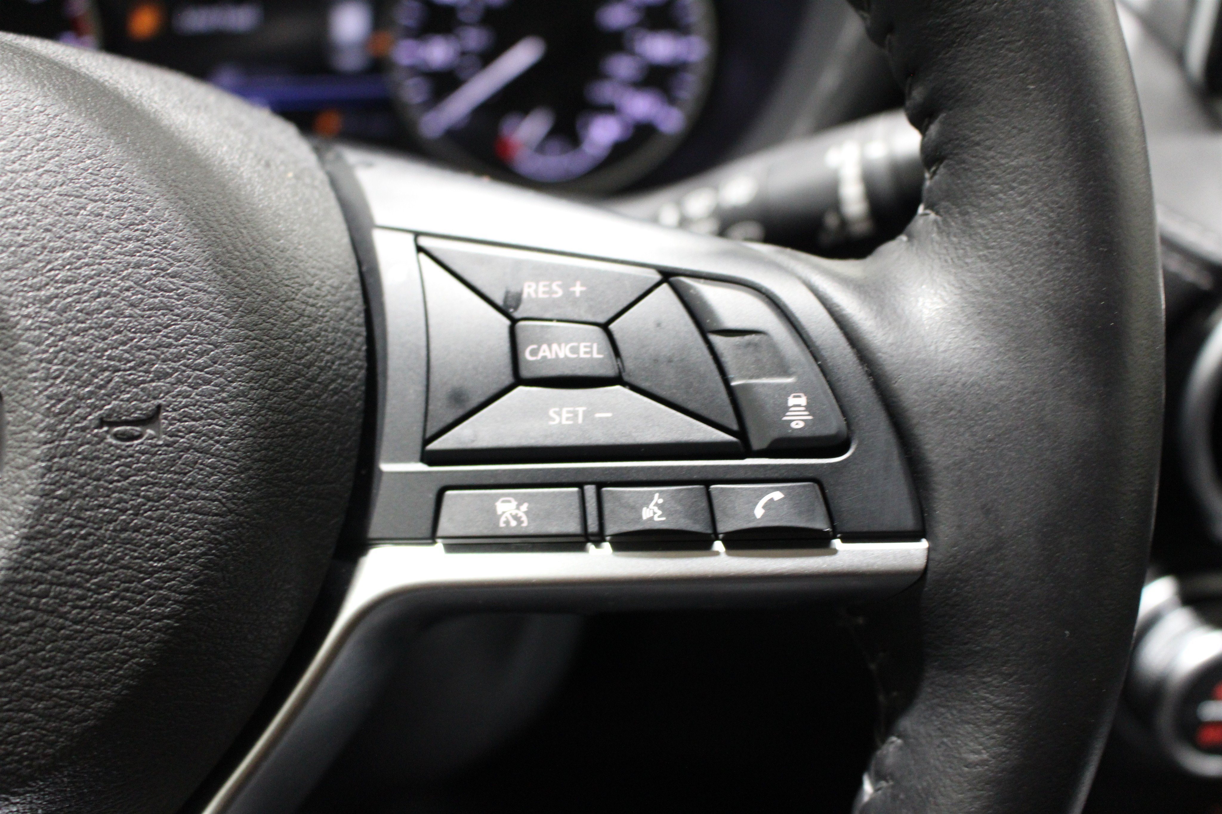 Used 2023 Rosewood Metallic Nissan SV image 12