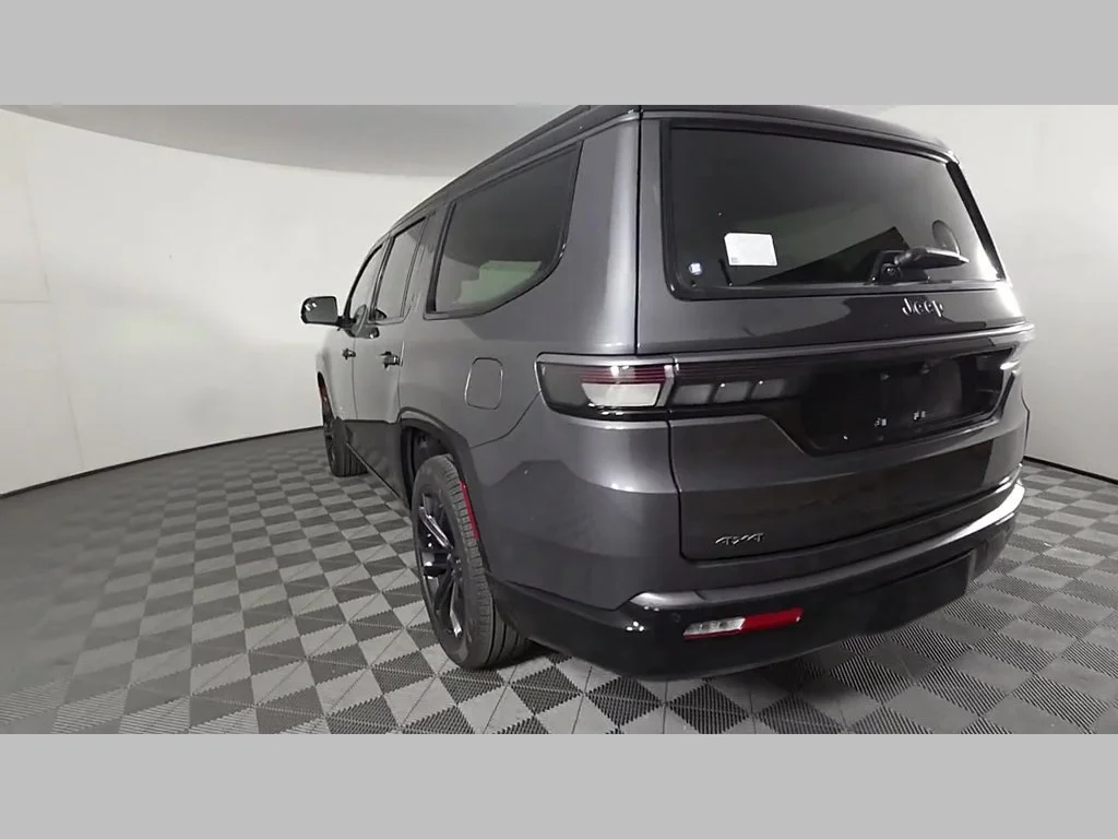 New 2026 Baltic-Gray Metallic Clear-Coat Exterior Paint Jeep Summit Obsidian image 37