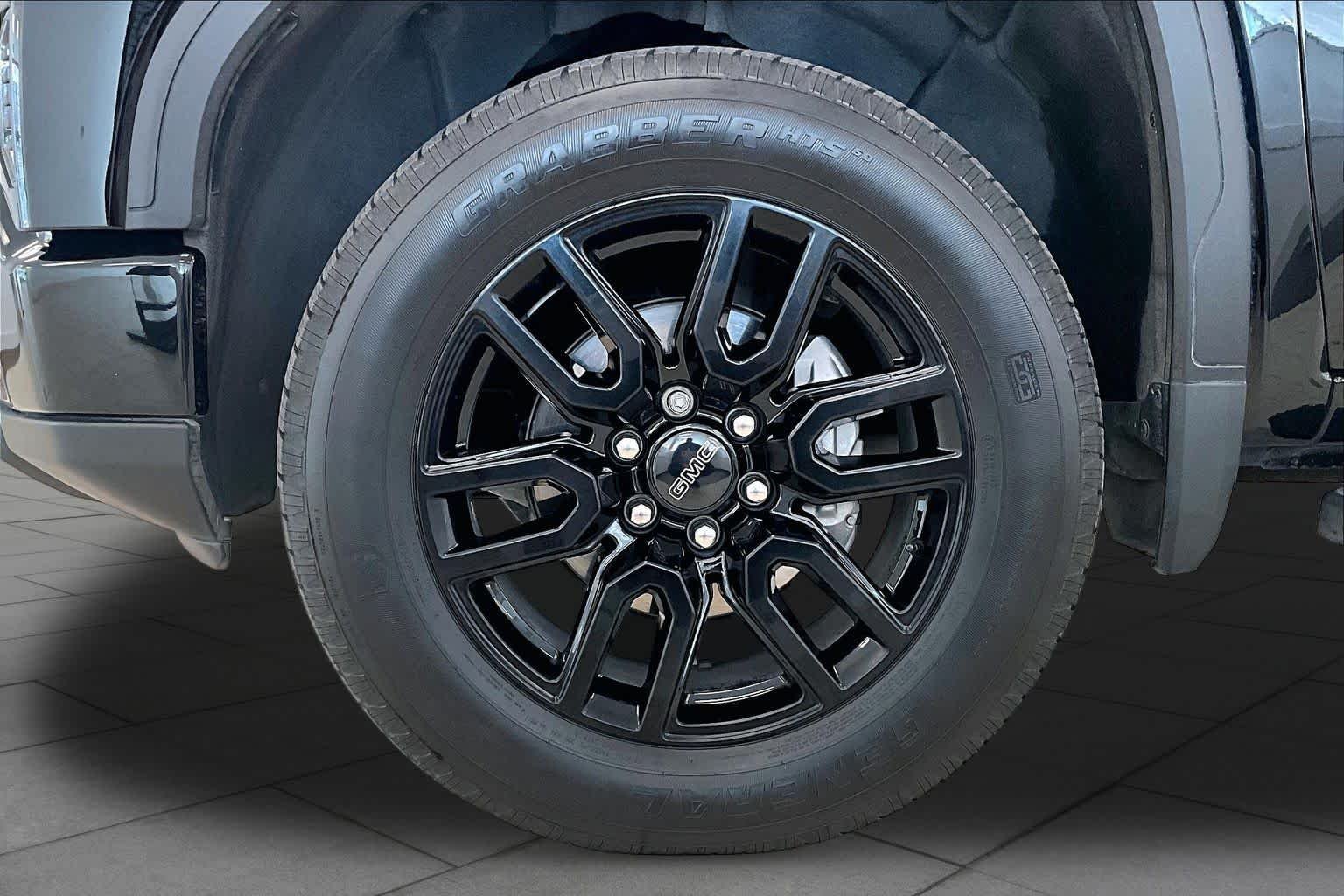 Used 2024 Onyx Black GMC Elevation image 10
