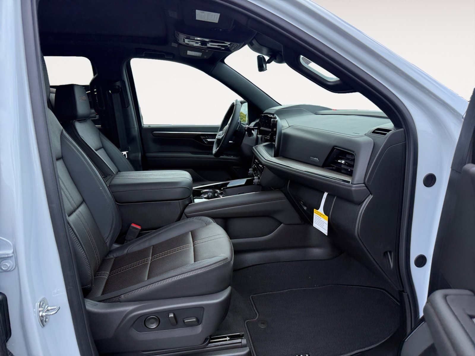New 2026 Polar White Tricoat Chevrolet High Country image 19