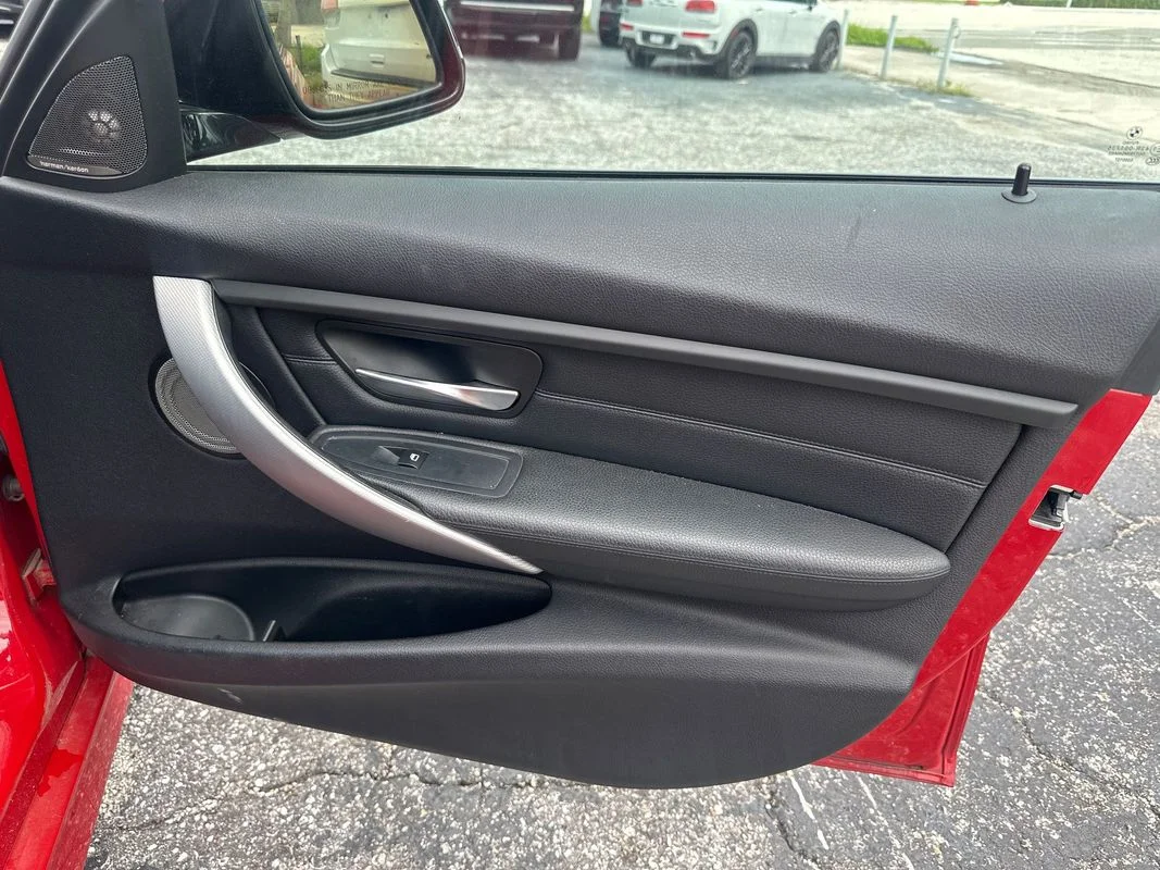 Used 2013 Red BMW xDrive image 29