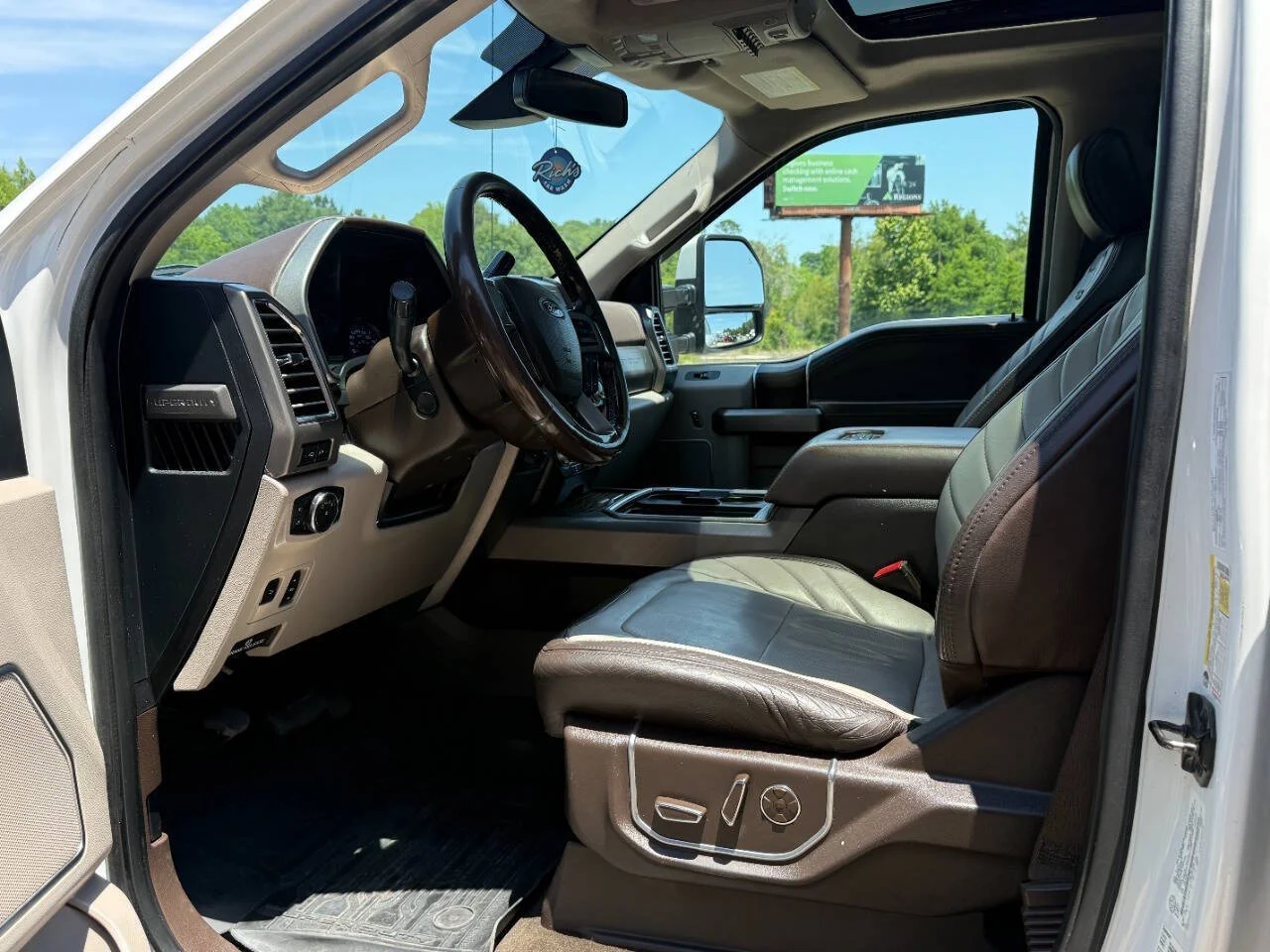 Used 2018 Off White Ford Limited 4x4 4dr Crew Cab 6.8 ft. SB SRW Pickup image 19