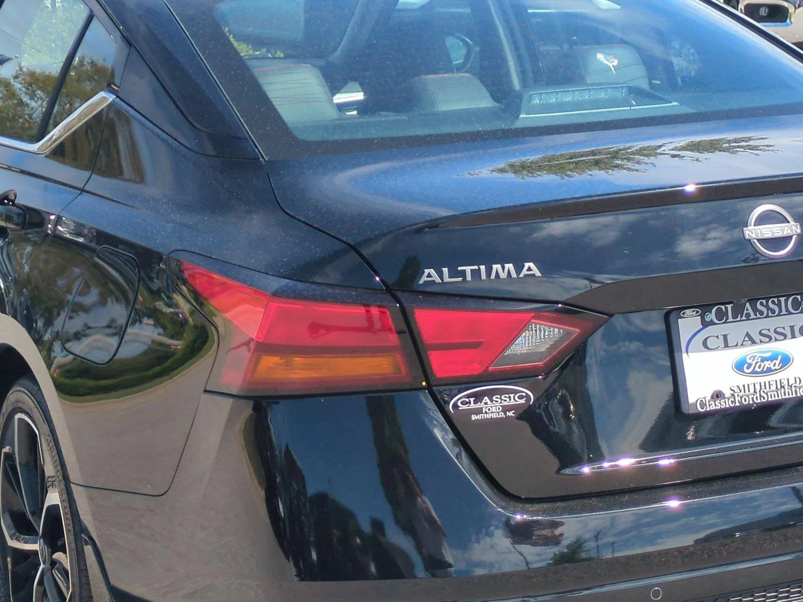 Used 2025 Super Black Nissan SR image 11