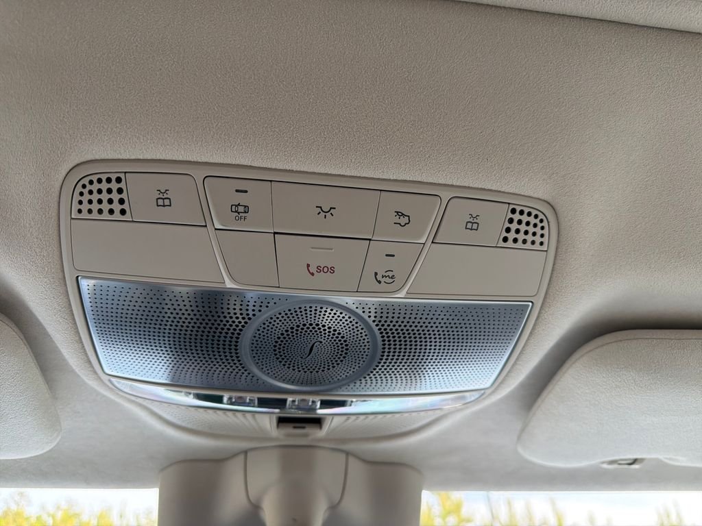 Used 2021 designo Diamond White Metallic Mercedes-Benz G 63 AMG® image 27