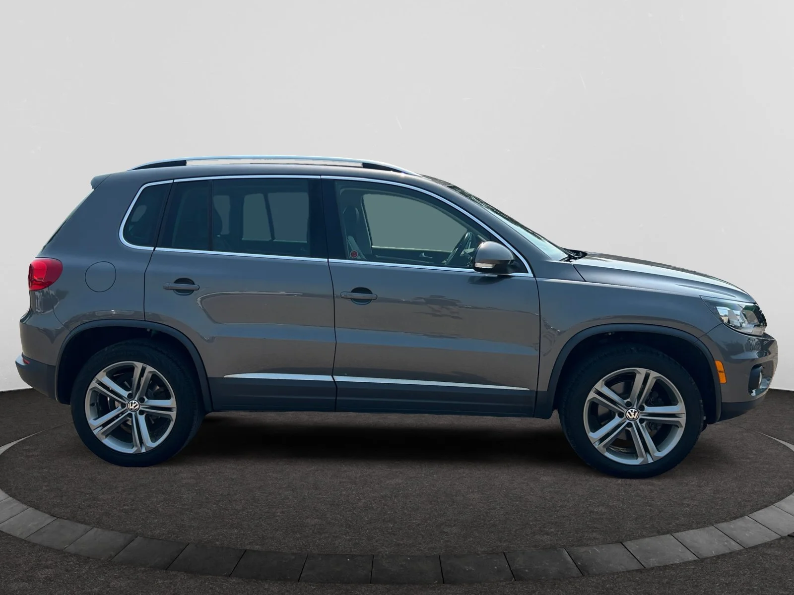 Used 2017 Silver Volkswagen Highline image 6
