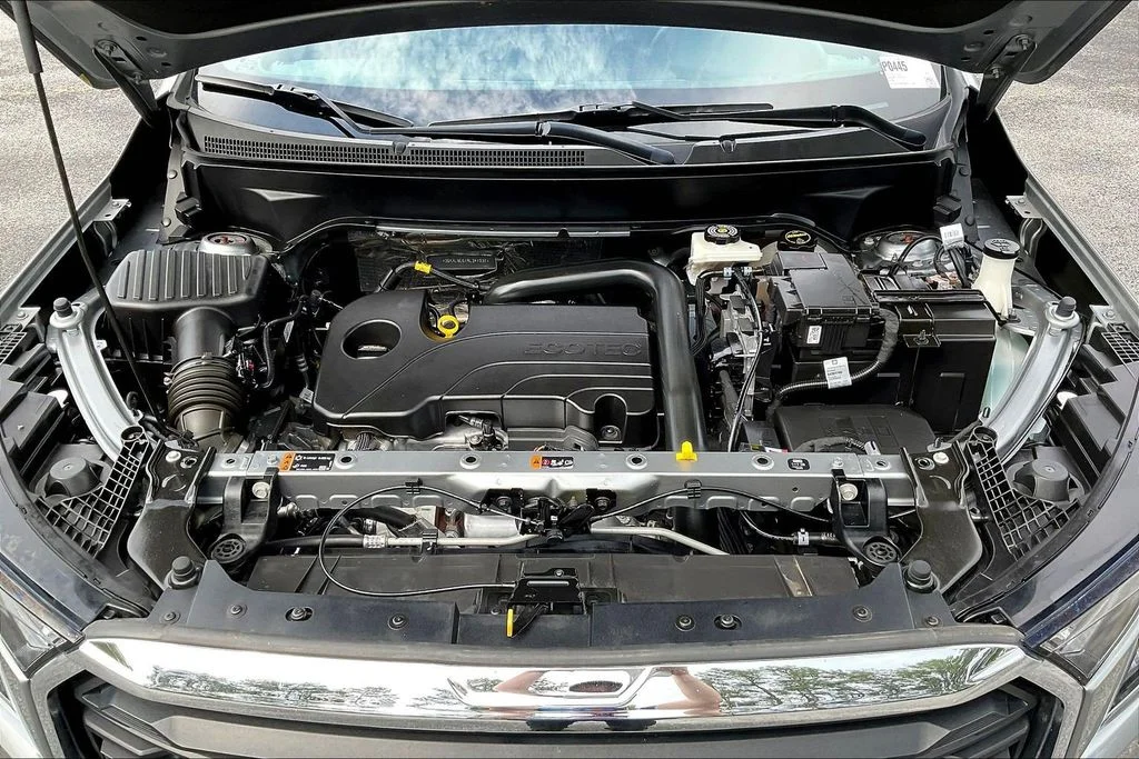 Used 2024 Silver GMC SLE image 33