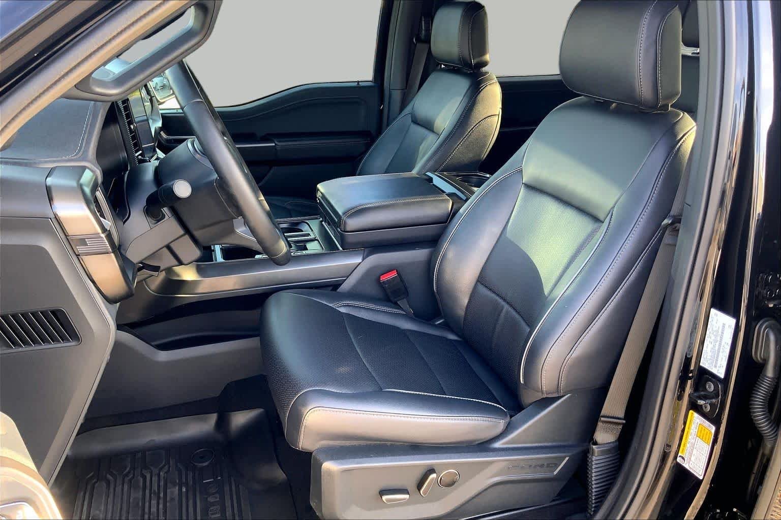Used 2025 Agate Black Metallic Ford LARIAT image 7