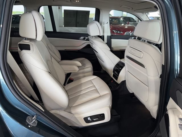 Used 2025 Blue BMW xDrive40i image 11