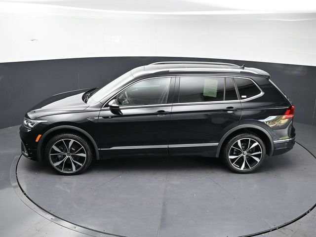 Used 2024 Deep Black Pearl Volkswagen 2.0T SEL R-Line image 31