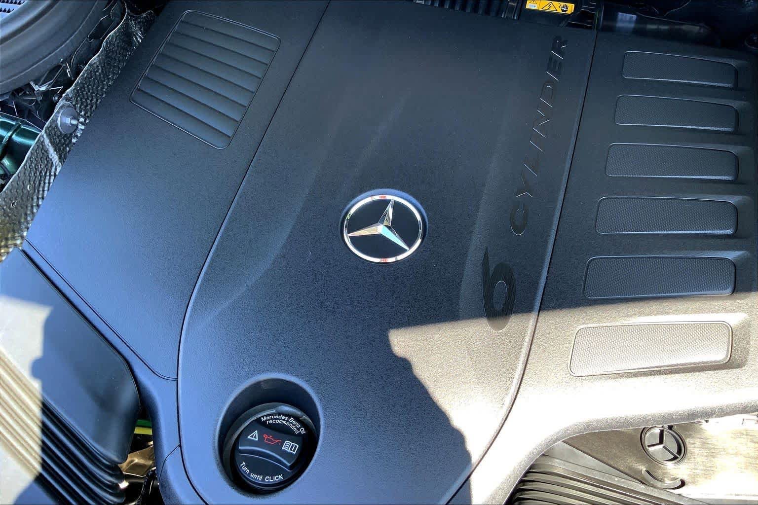 New 2026 MANUFAKTUR Ireland Mid Green Metallic Mercedes-Benz GLE 450 image 27