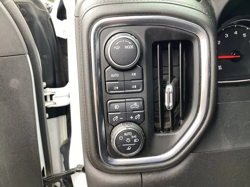 Used 2022 Summit White Chevrolet RST image 25