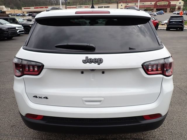 New 2026 Bright White Clearcoat Jeep Latitude image 4