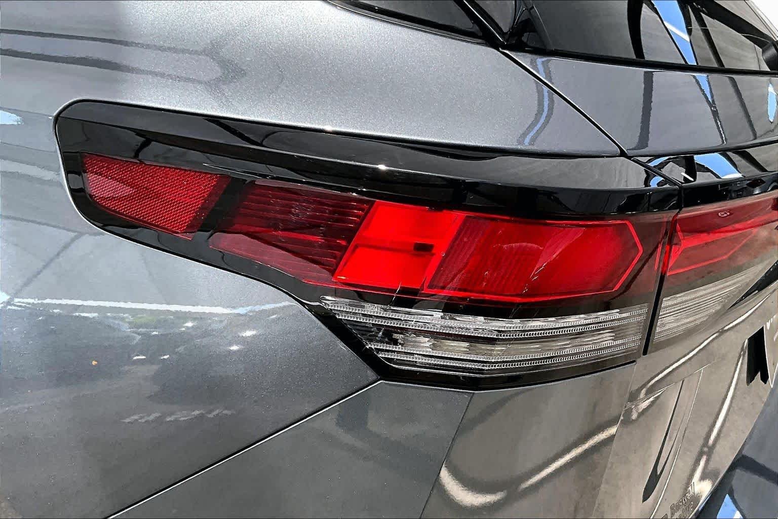 Used 2025 Platinum Gray Metallic Volkswagen SE R-Line Black image 29