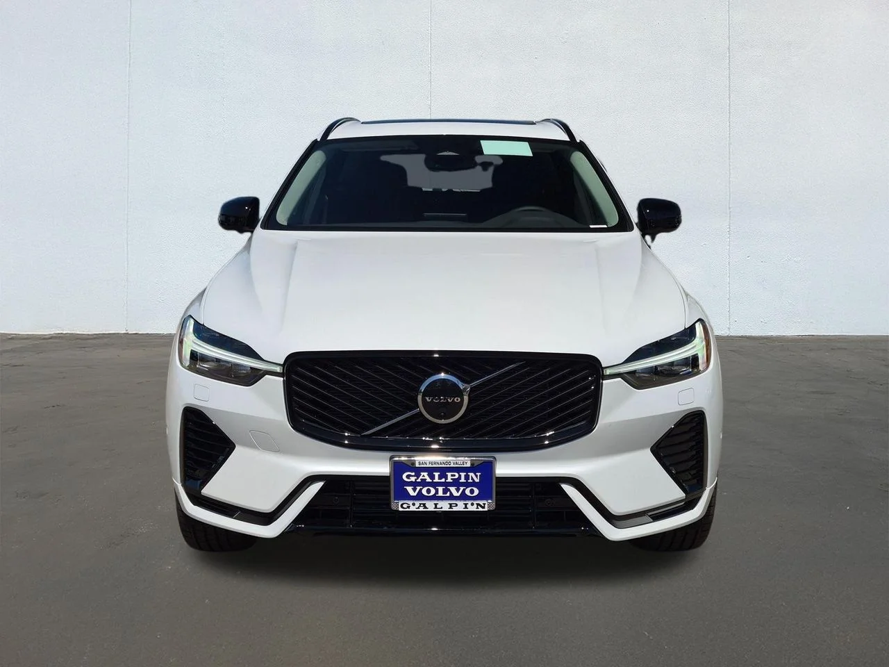 New 2026 Crystal White Volvo Plus image 4