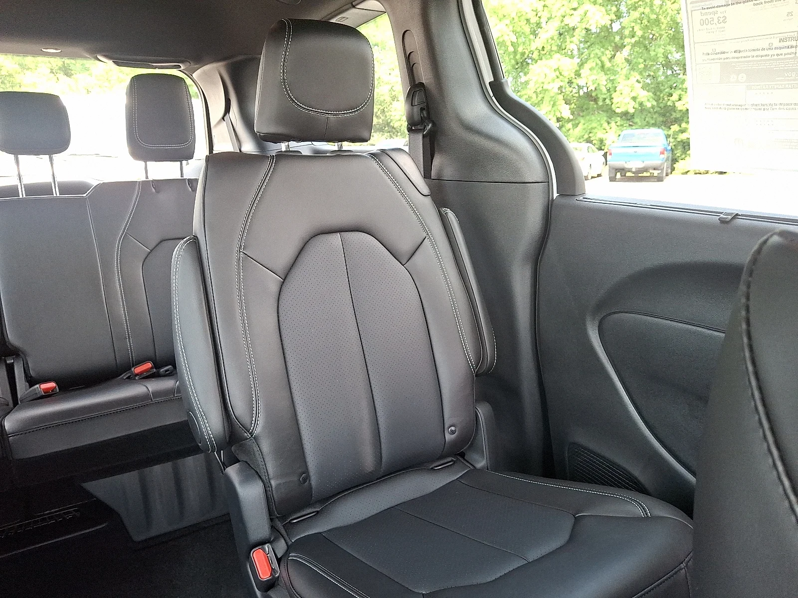 2025 Chrysler Pacifica Select - Photo 15