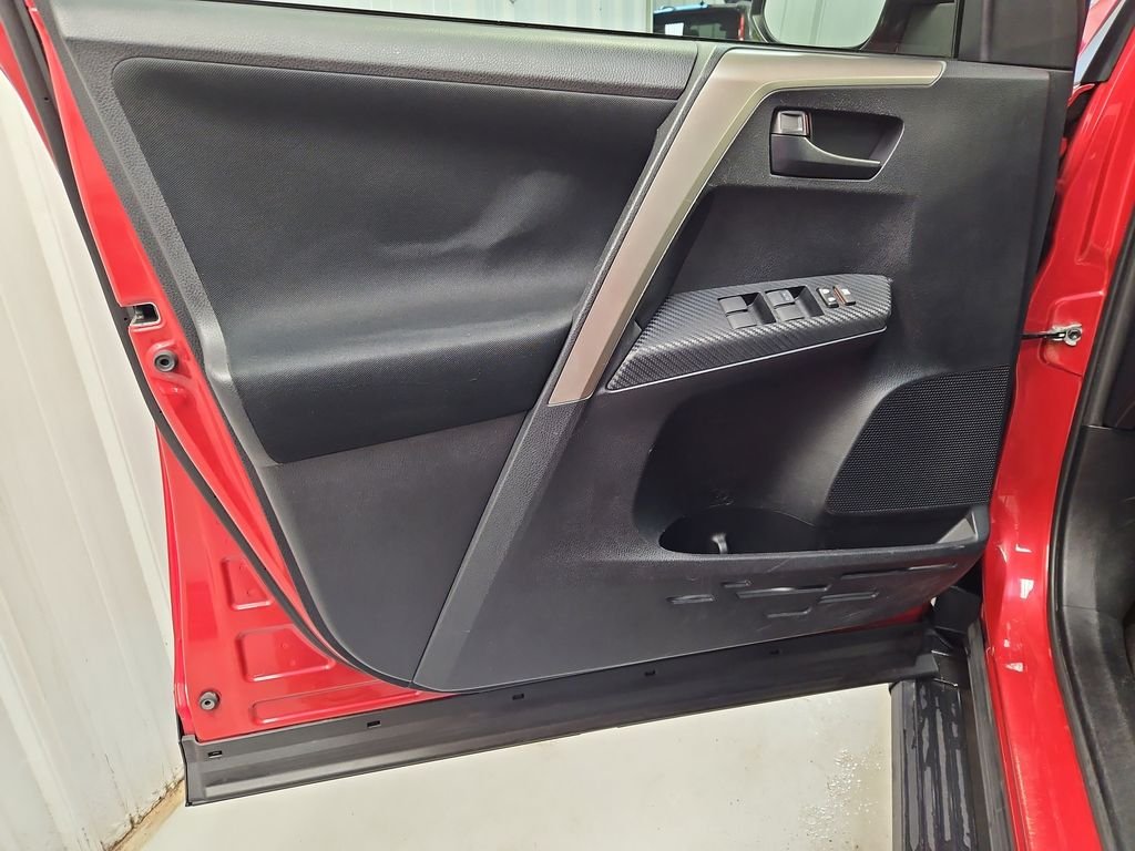 Used 2015 Red Toyota LE image 15