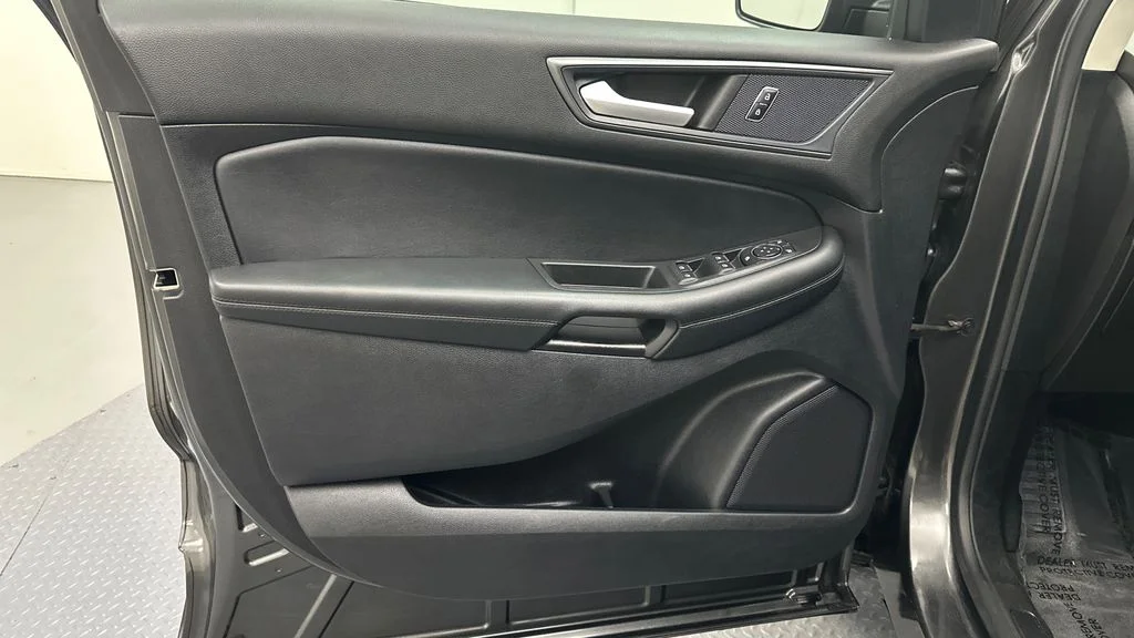 Used 2020 Gray Ford SE image 16