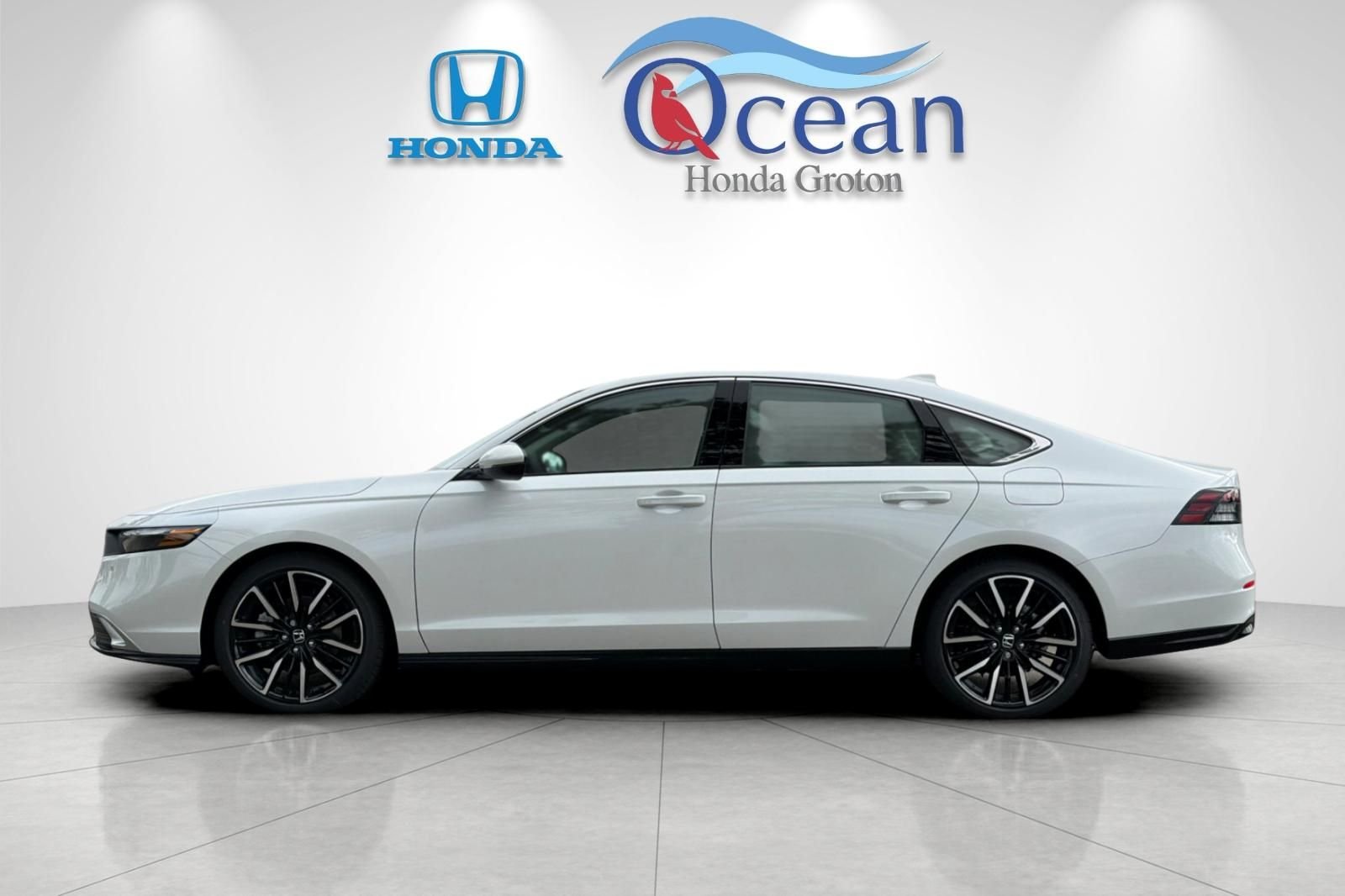 New 2026 Platinum White Pearl Honda Touring image 2