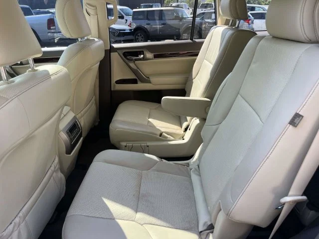 Used 2018 White Lexus 460 image 13