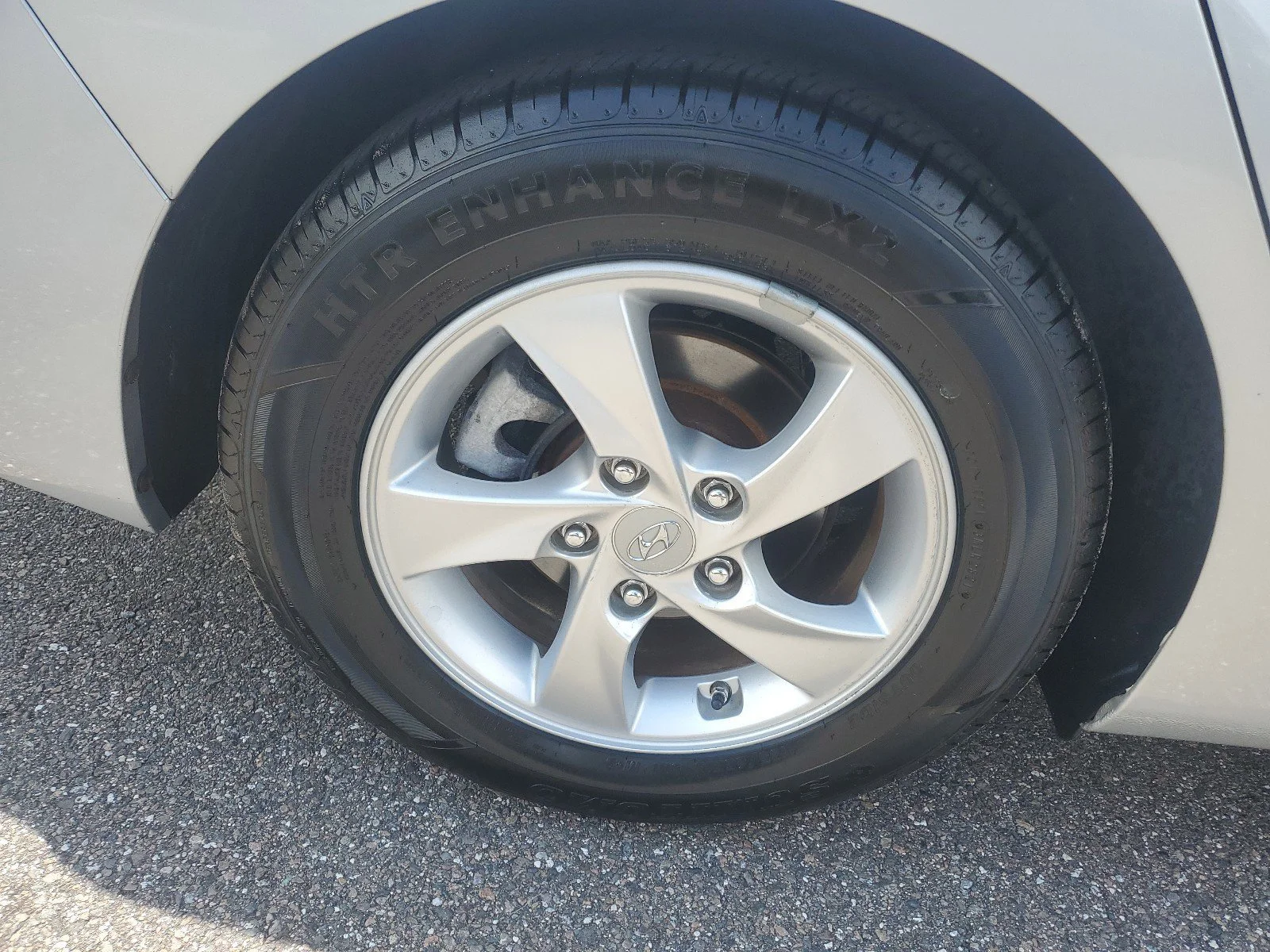 Used 2014 Radiant Silver Hyundai SE image 5