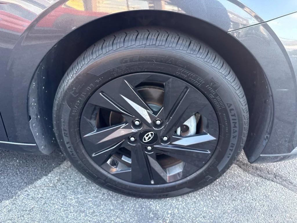 Used 2022 Gray Hyundai SEL image 10