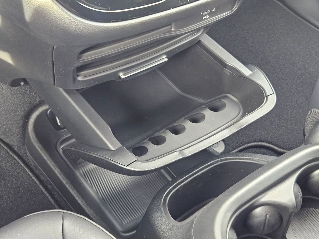 2026 Chrysler Voyager LX - Photo 25