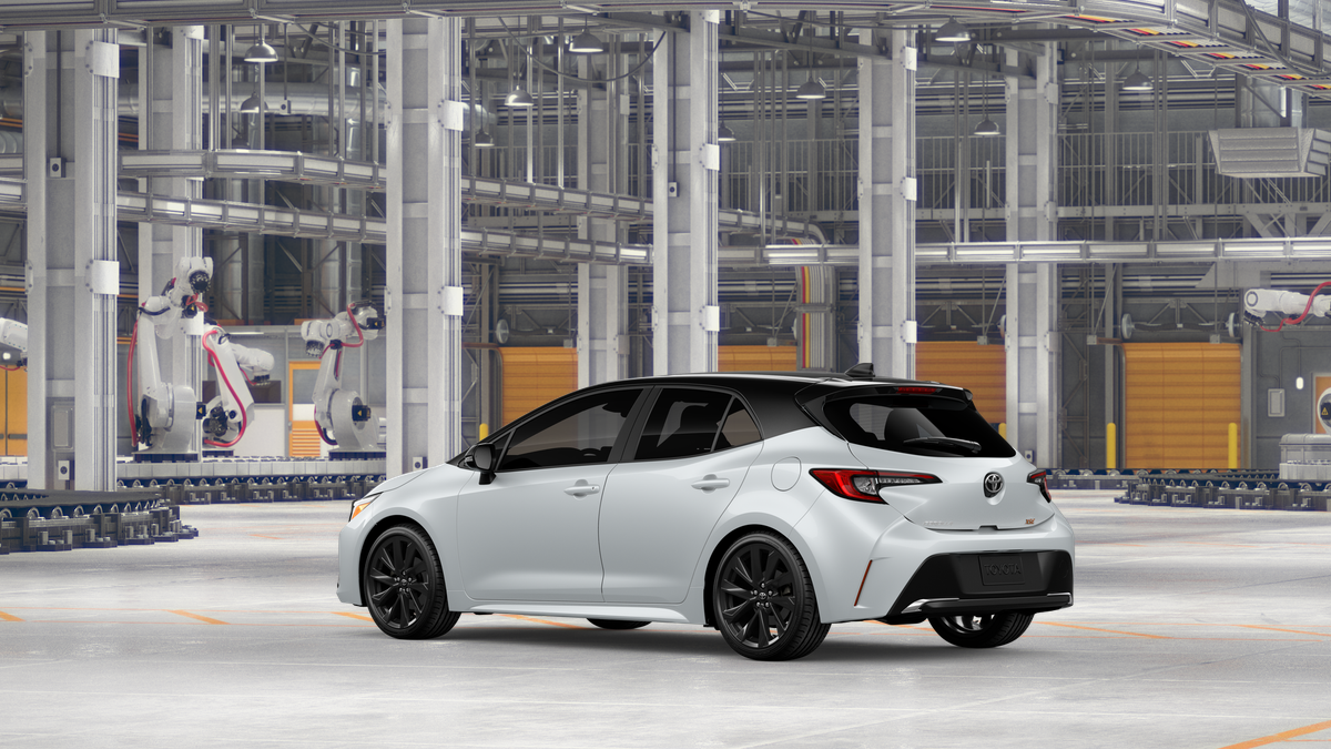 New 2027 Wind Chill Pearl with Black roof Toyota XSE image 6