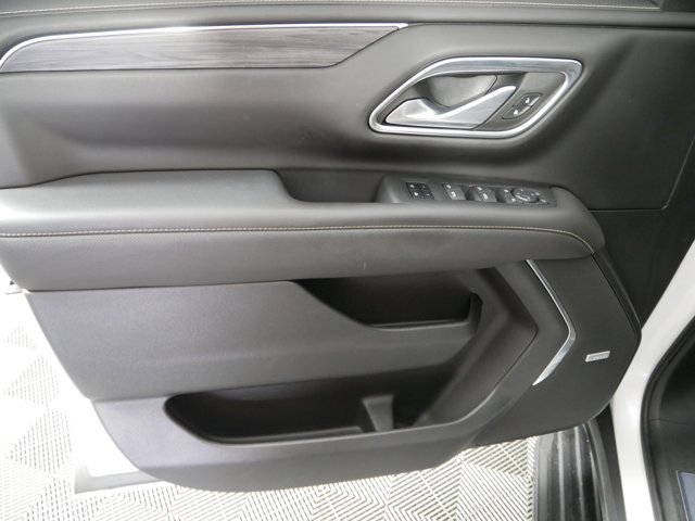 Used 2022 White Frost Tricoat GMC SLT w/ Luxury Pkg & Premium Pkg image 8