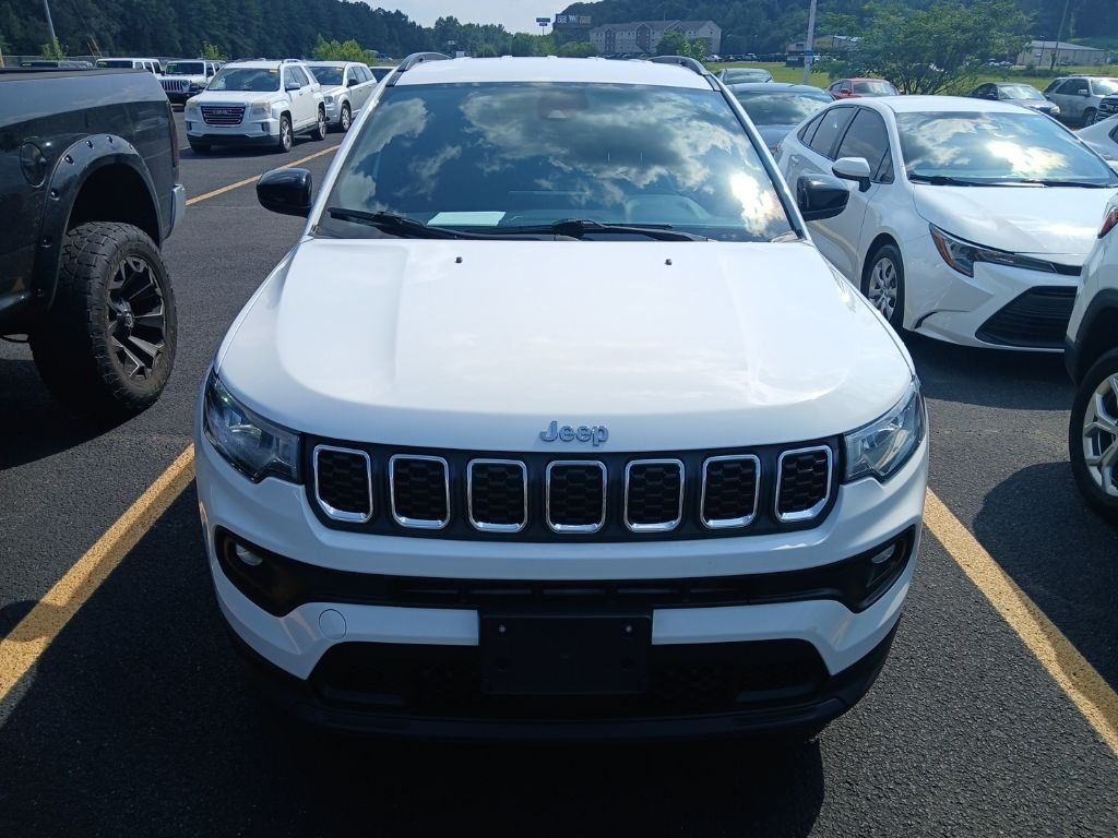 Used 2024 White Jeep Latitude image 1