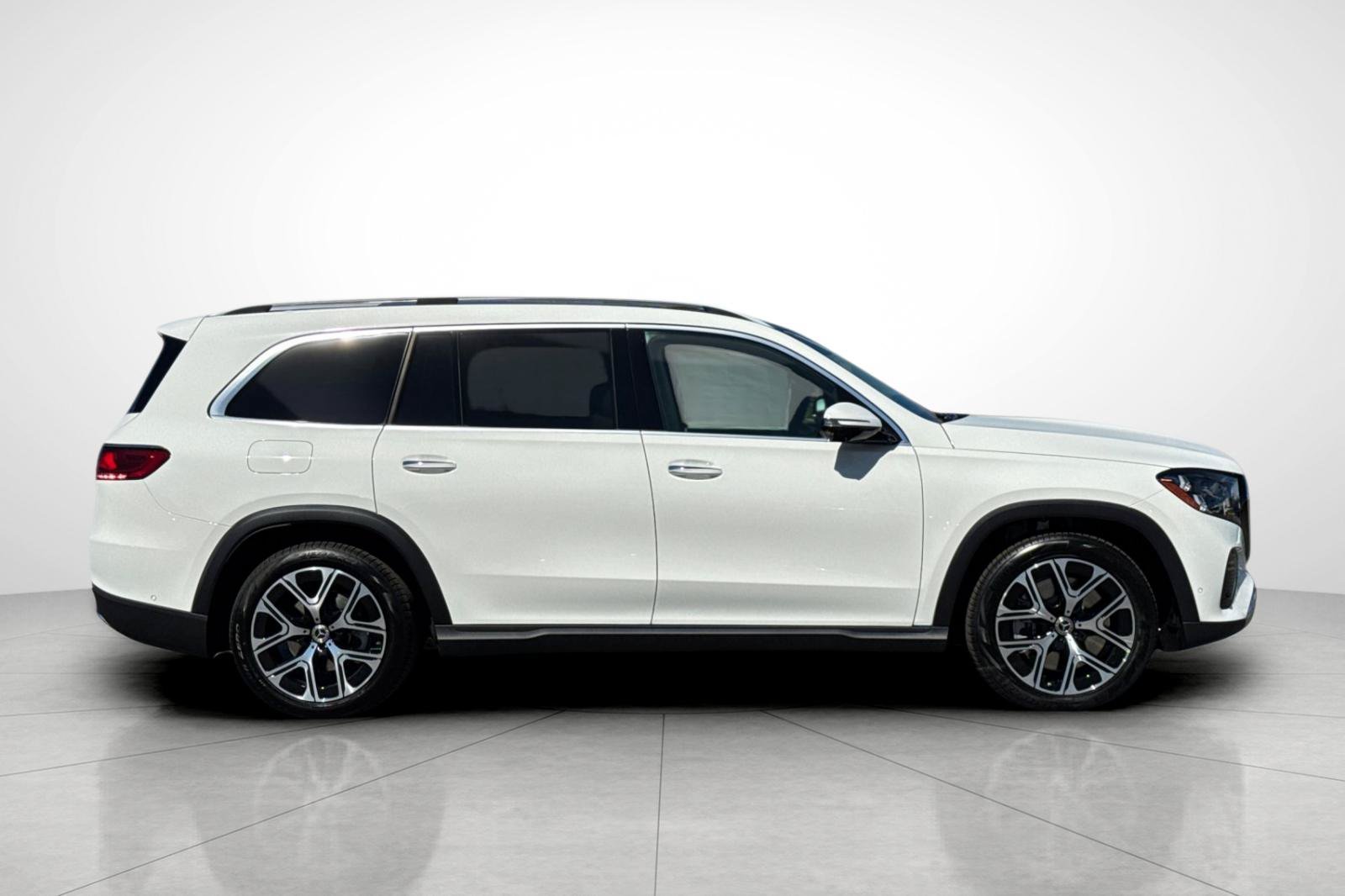 New 2027 Polar White Mercedes-Benz GLS 450 image 31