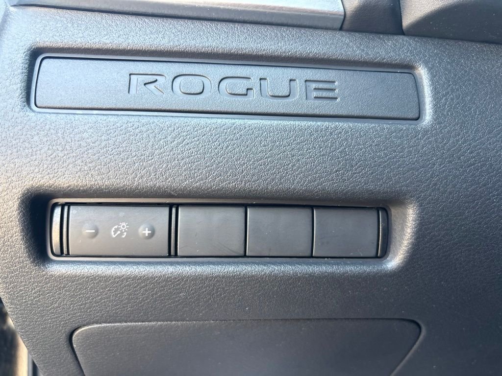 Used 2021 Black Nissan S image 19