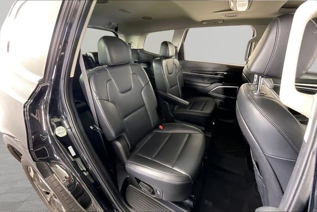 Used 2025 Black Kia S image 21