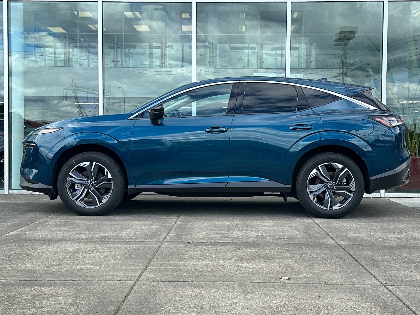 Used 2025 Aurora Blue Pearl Metallic Nissan SL image 6
