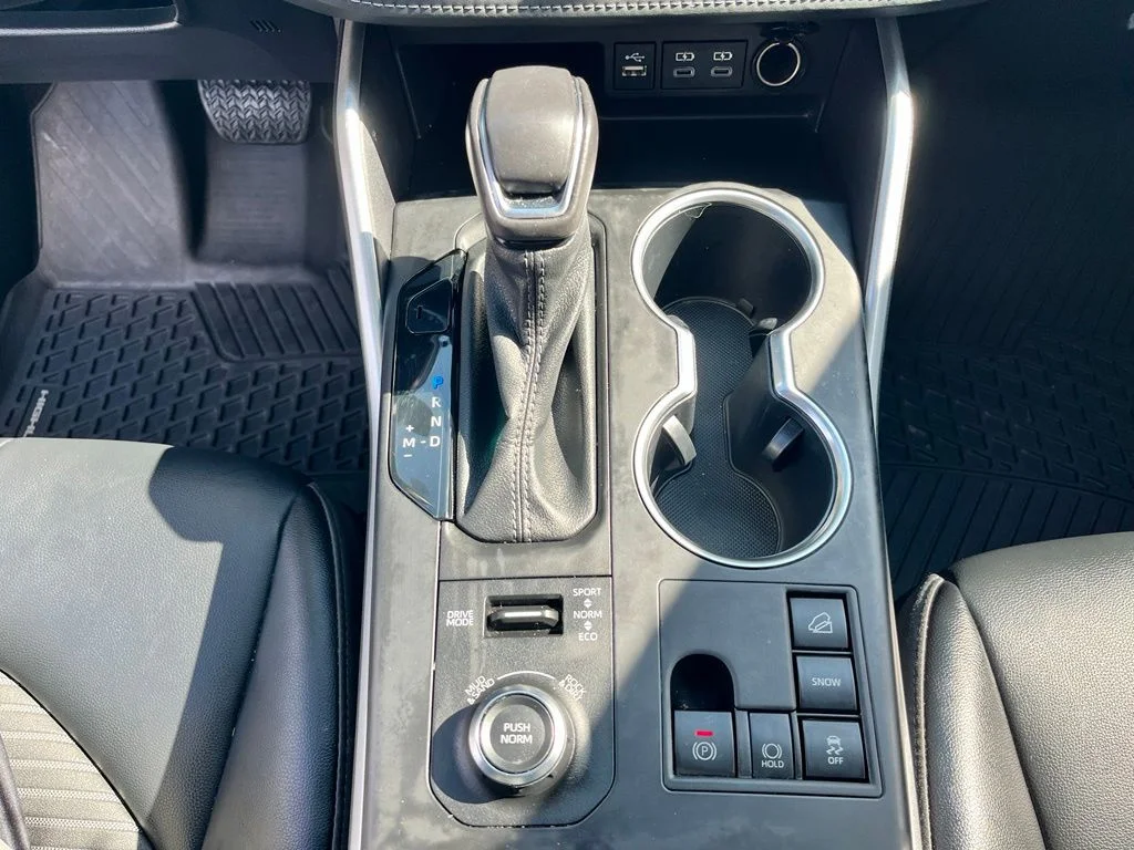 Used 2023 Black Toyota L image 19