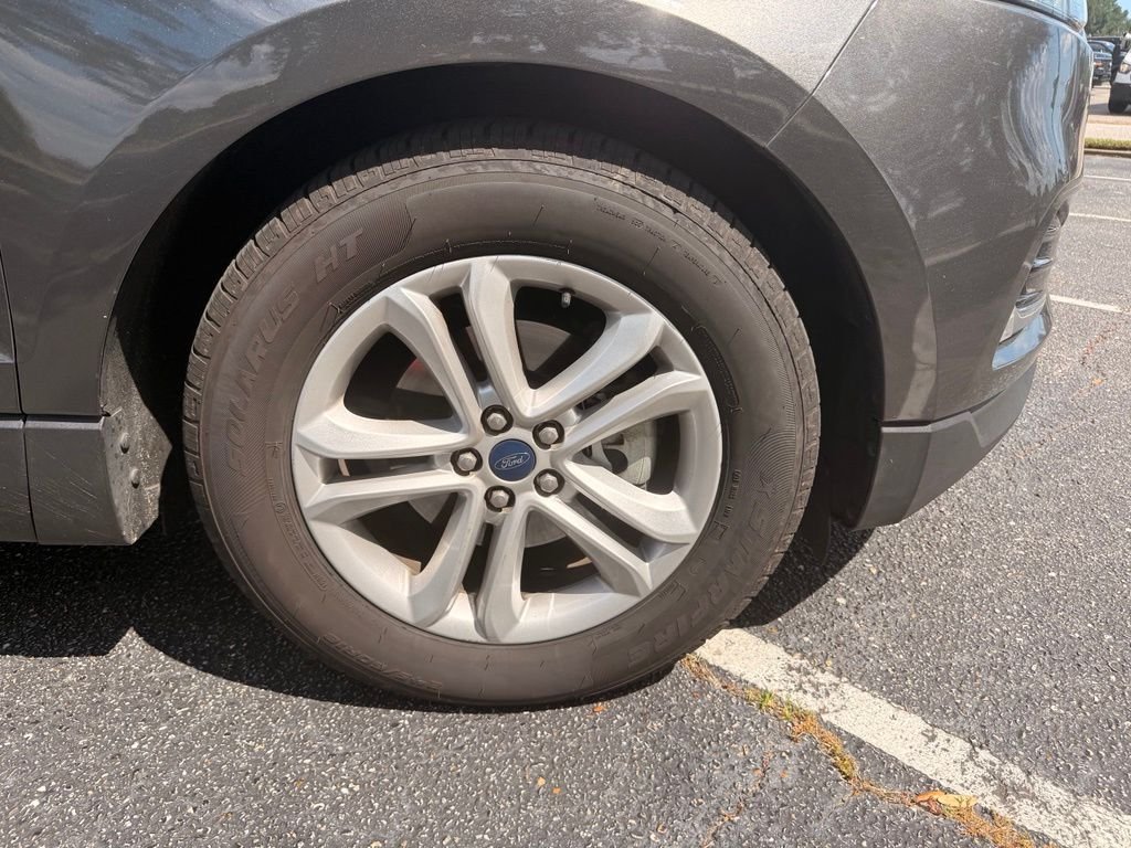 Used 2019 Gray Ford SEL image 5
