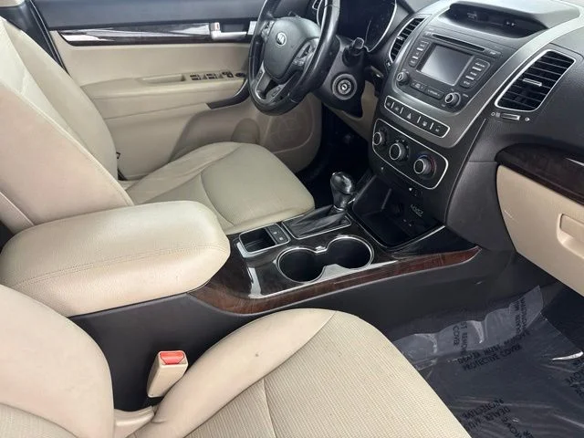 Used 2015 White Kia LX image 21